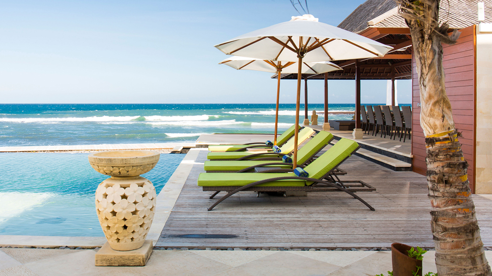 Villa Bayu Gita Beachfront - Pool Area by the beach